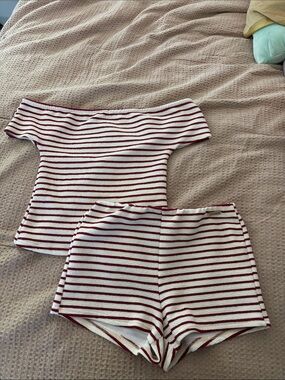 Misguided Off-Shoulder Striped Lounge Set - White & Burgundy